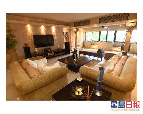 這是龍景樓低層D室,實用面積2351方呎,單位豪花約200萬裝修。
